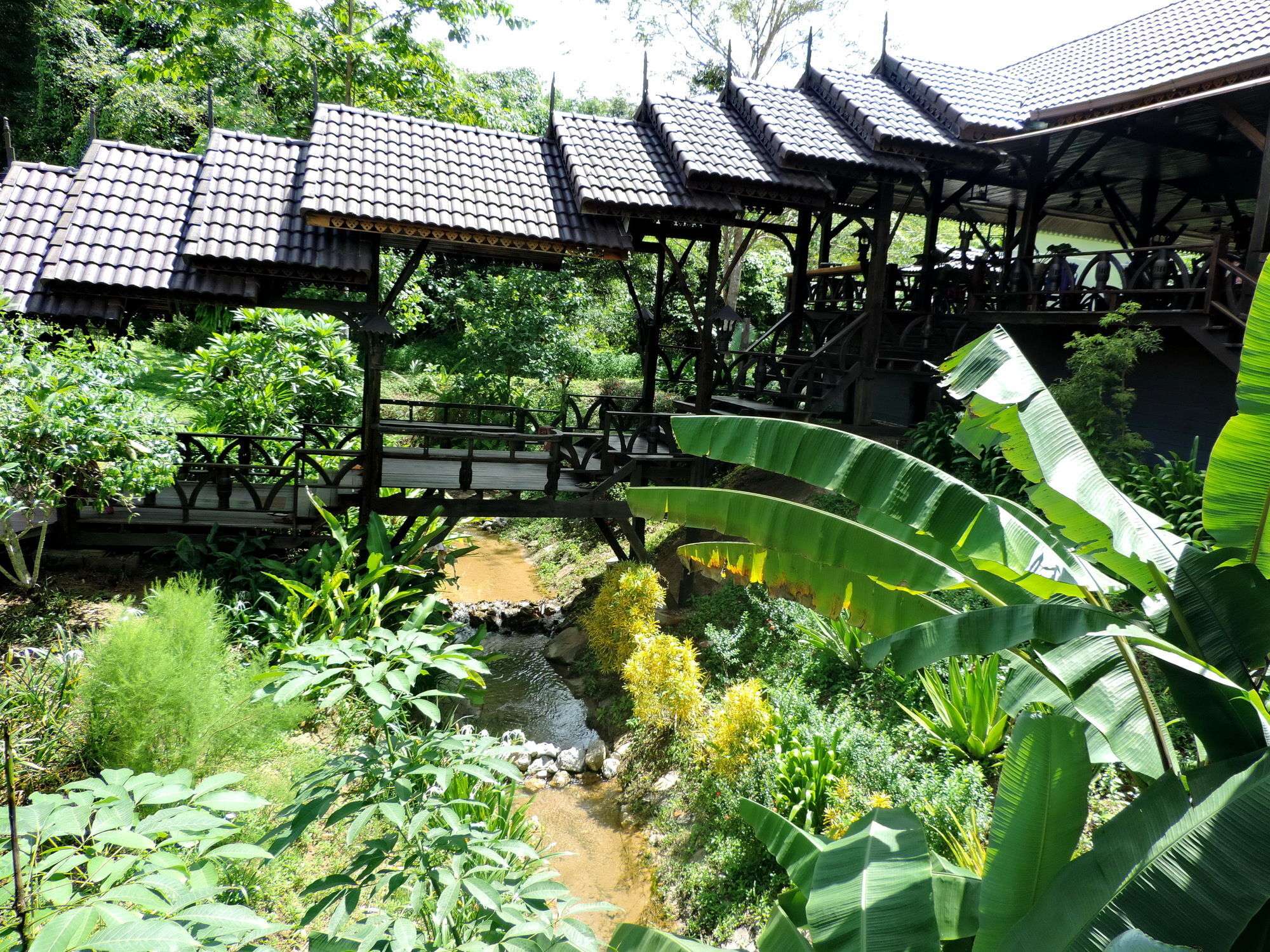 Montania Lifestyle Hotel Phanom Buitenkant foto