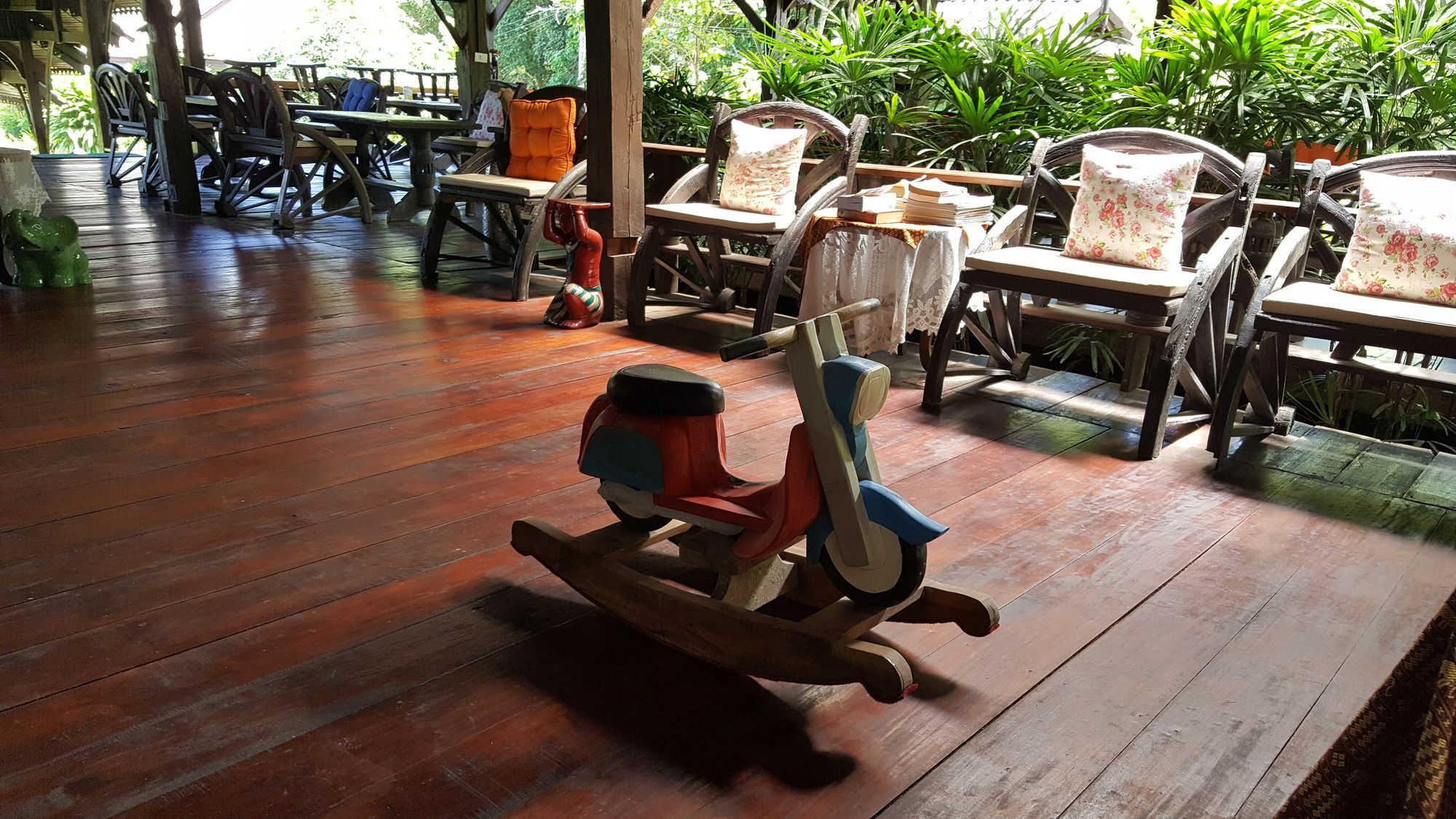 Montania Lifestyle Hotel Phanom Buitenkant foto