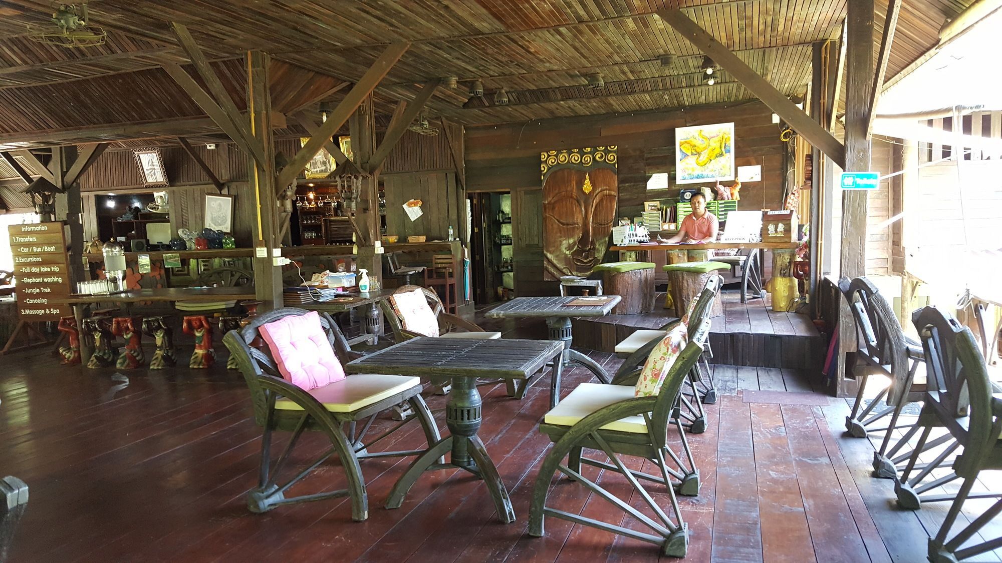 Montania Lifestyle Hotel Phanom Buitenkant foto