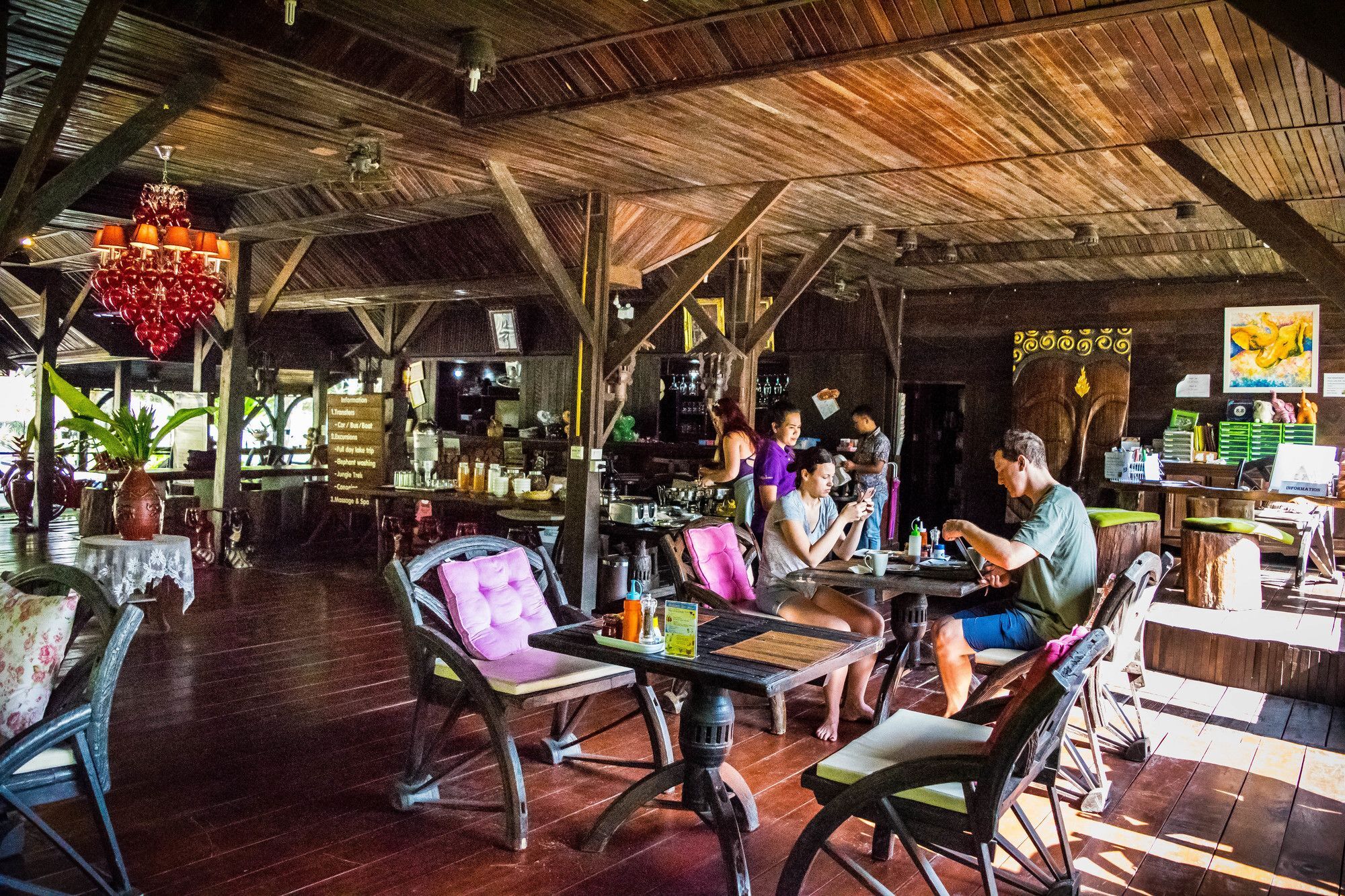 Montania Lifestyle Hotel Phanom Buitenkant foto