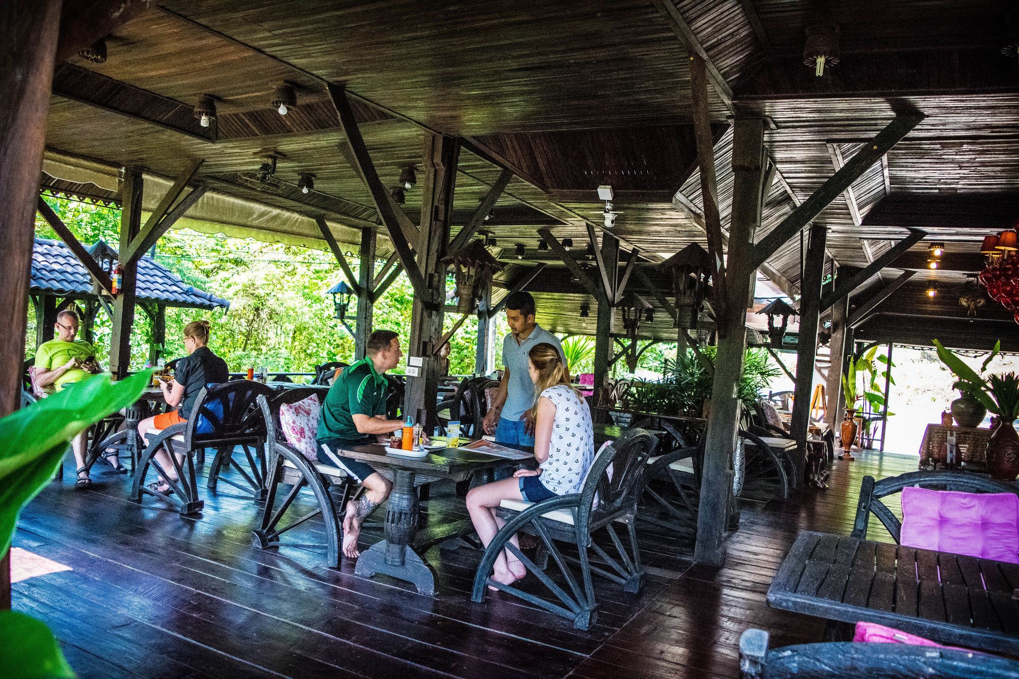 Montania Lifestyle Hotel Phanom Buitenkant foto