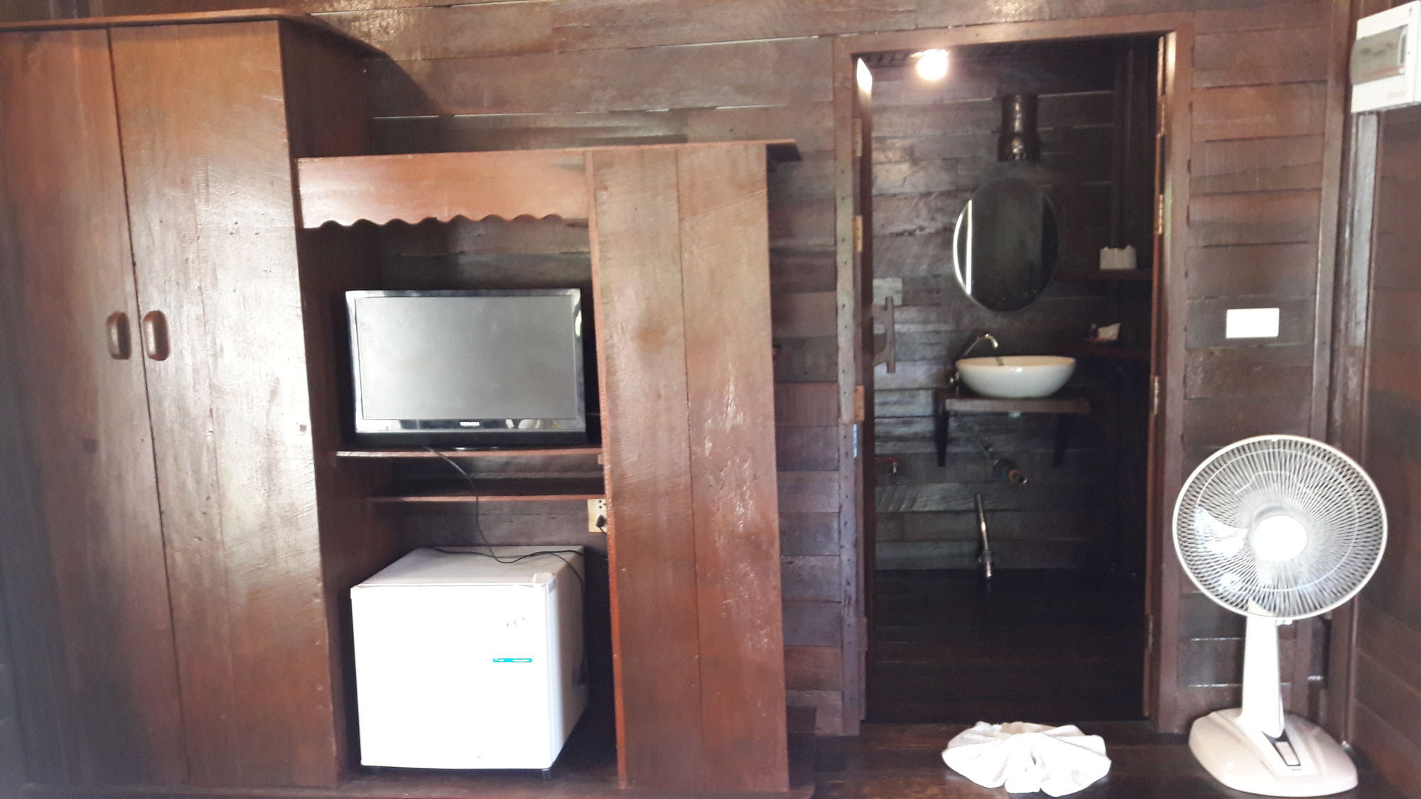 Montania Lifestyle Hotel Phanom Buitenkant foto